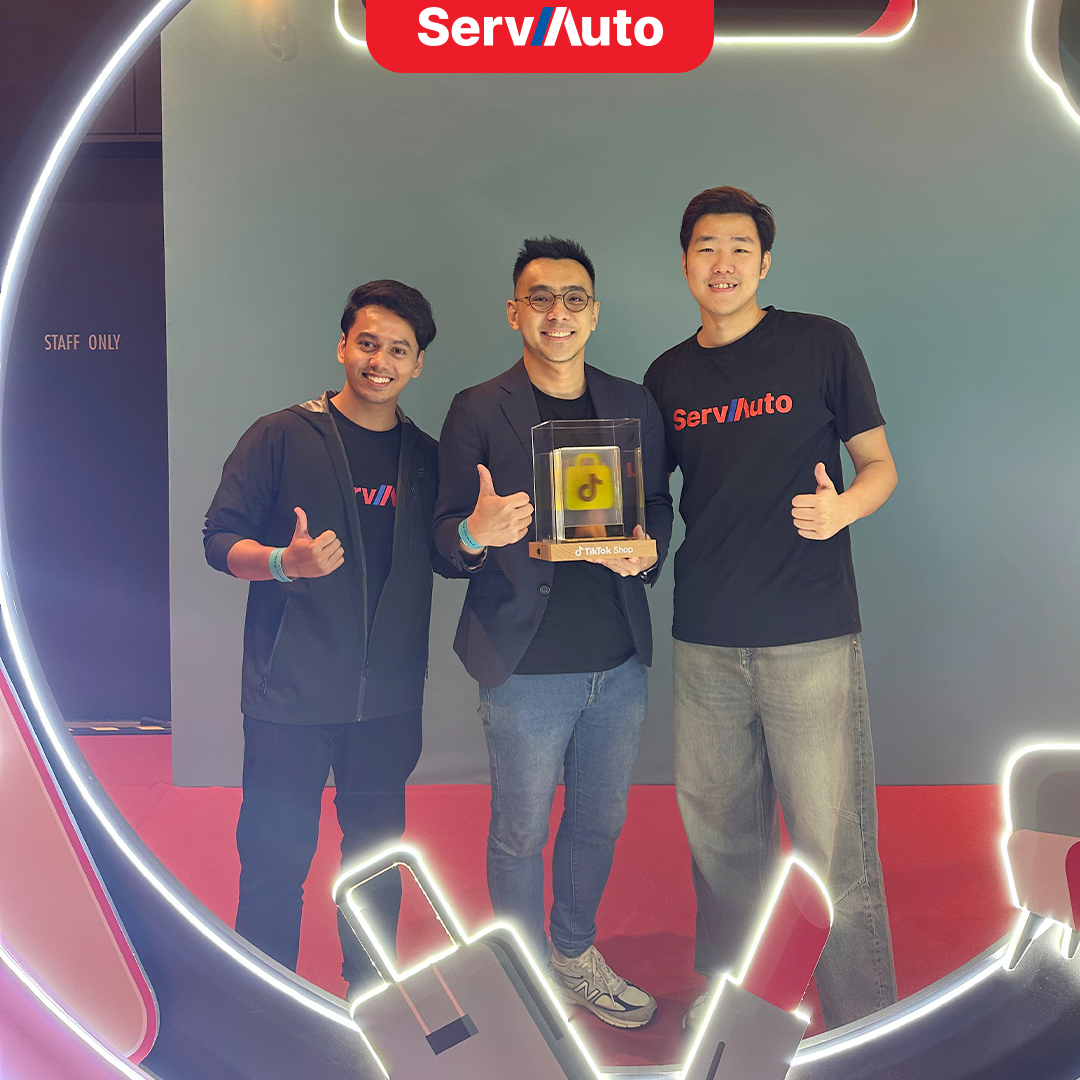 ServAuto team accepting TikTok Shop award