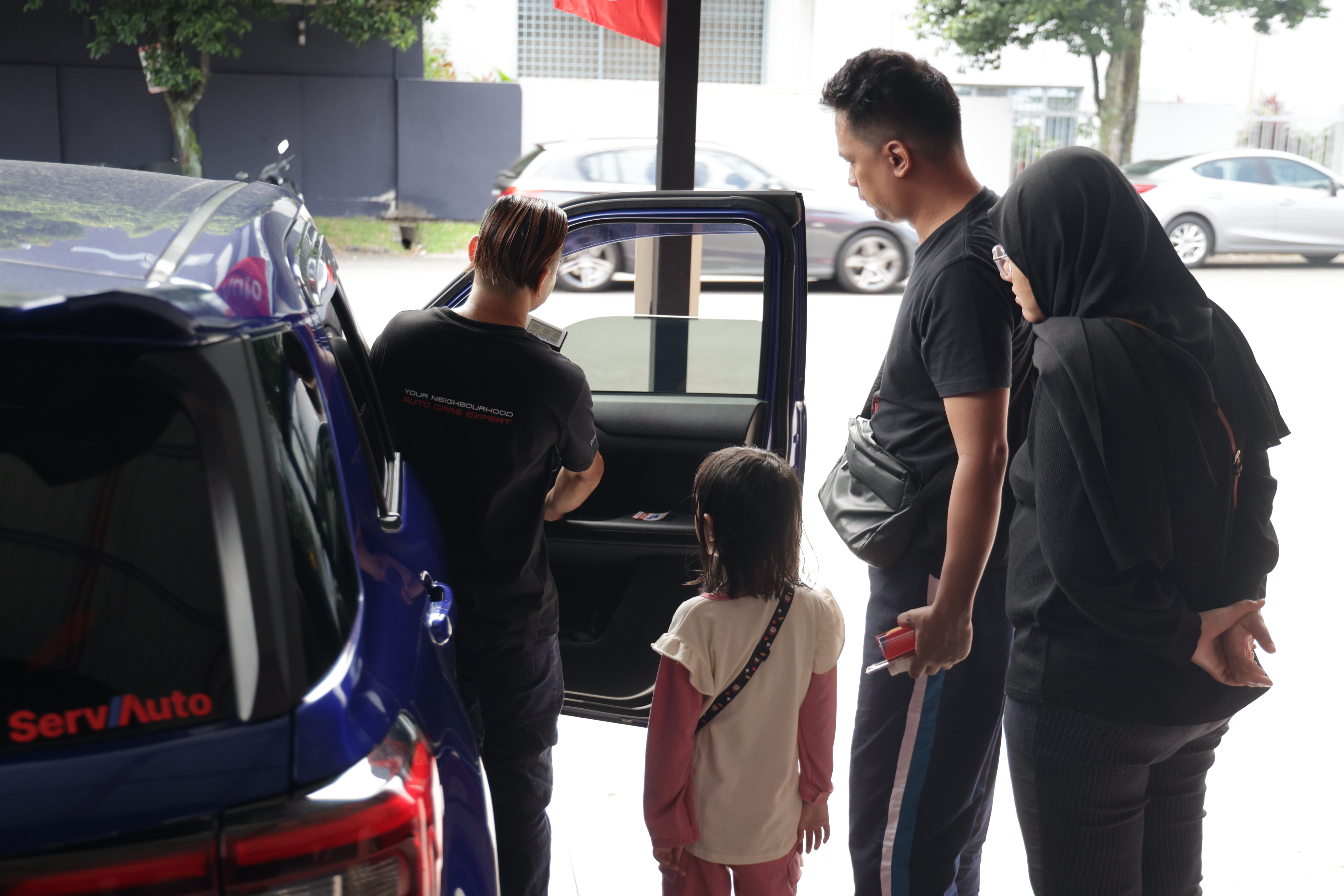 A Malaysian family being served at a ServAuto store